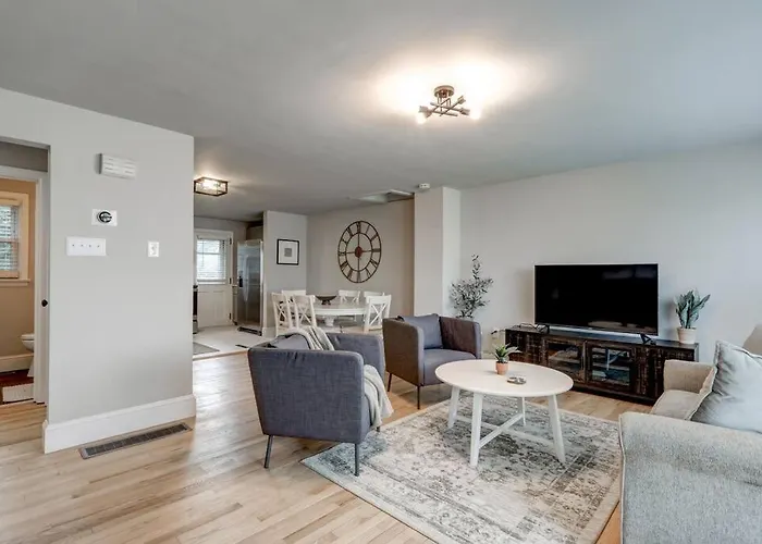 New Cozy Home Near Outlets & Amish Country
