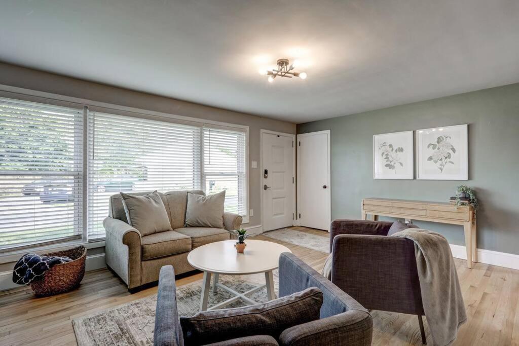 New Cozy Near Outlets & Amish Country Casa de Férias